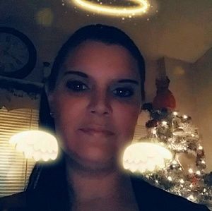 Meet your Posher, Lara